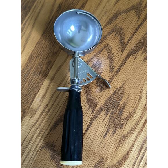 Vintage HAMILTON BEACH MODEL 67 Ice Cream Scoop Black Stainless Made In USA - Picture 1 of 4